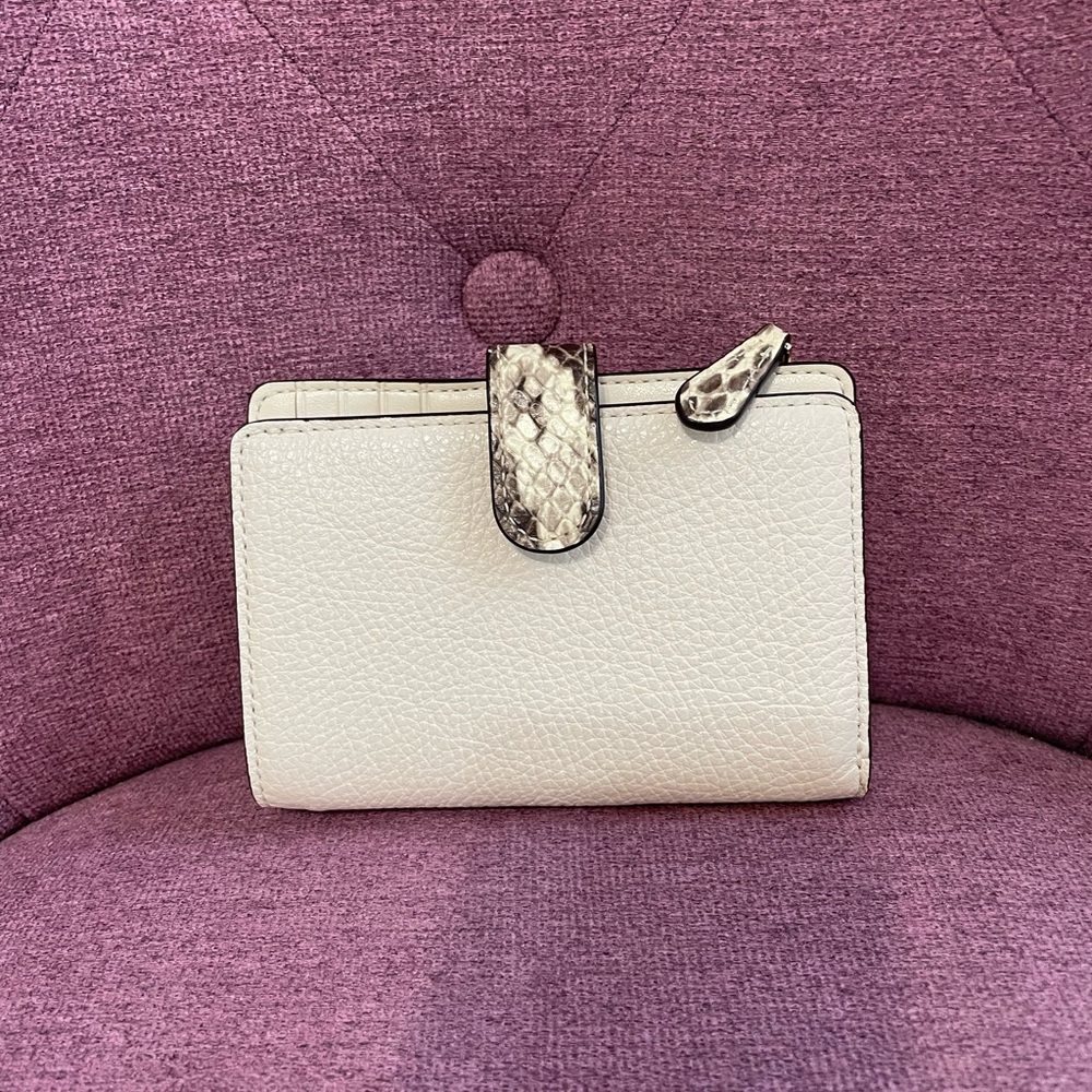 Coach Medium Corner Zip Wallet